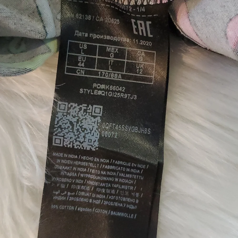 Nwt Guess Dean Tank - Picture 5 of 5